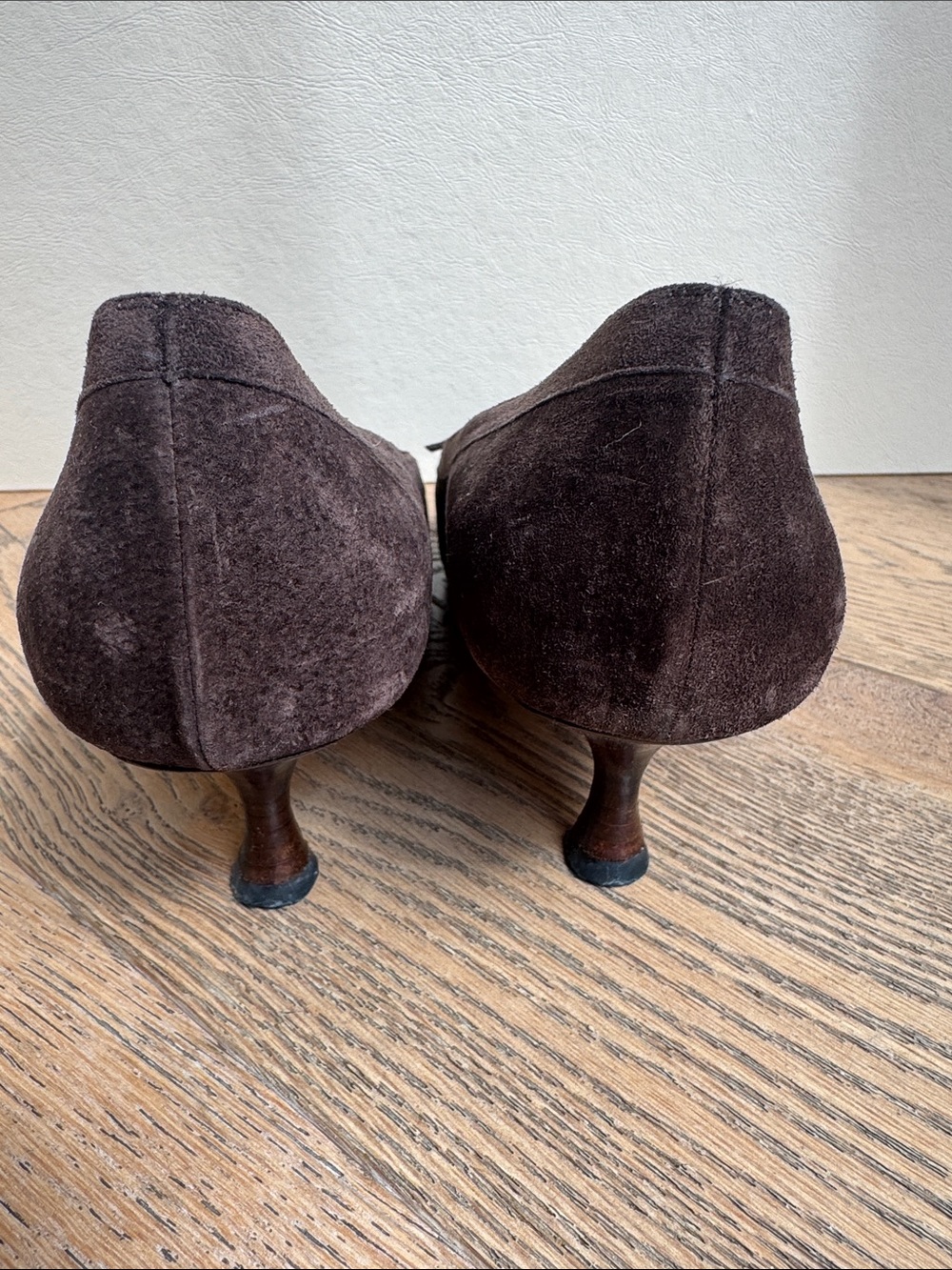 Manolo Blahnik  vintage brown suede kitten heel pumps fringe and bow tie detail - Picture 7 of 10